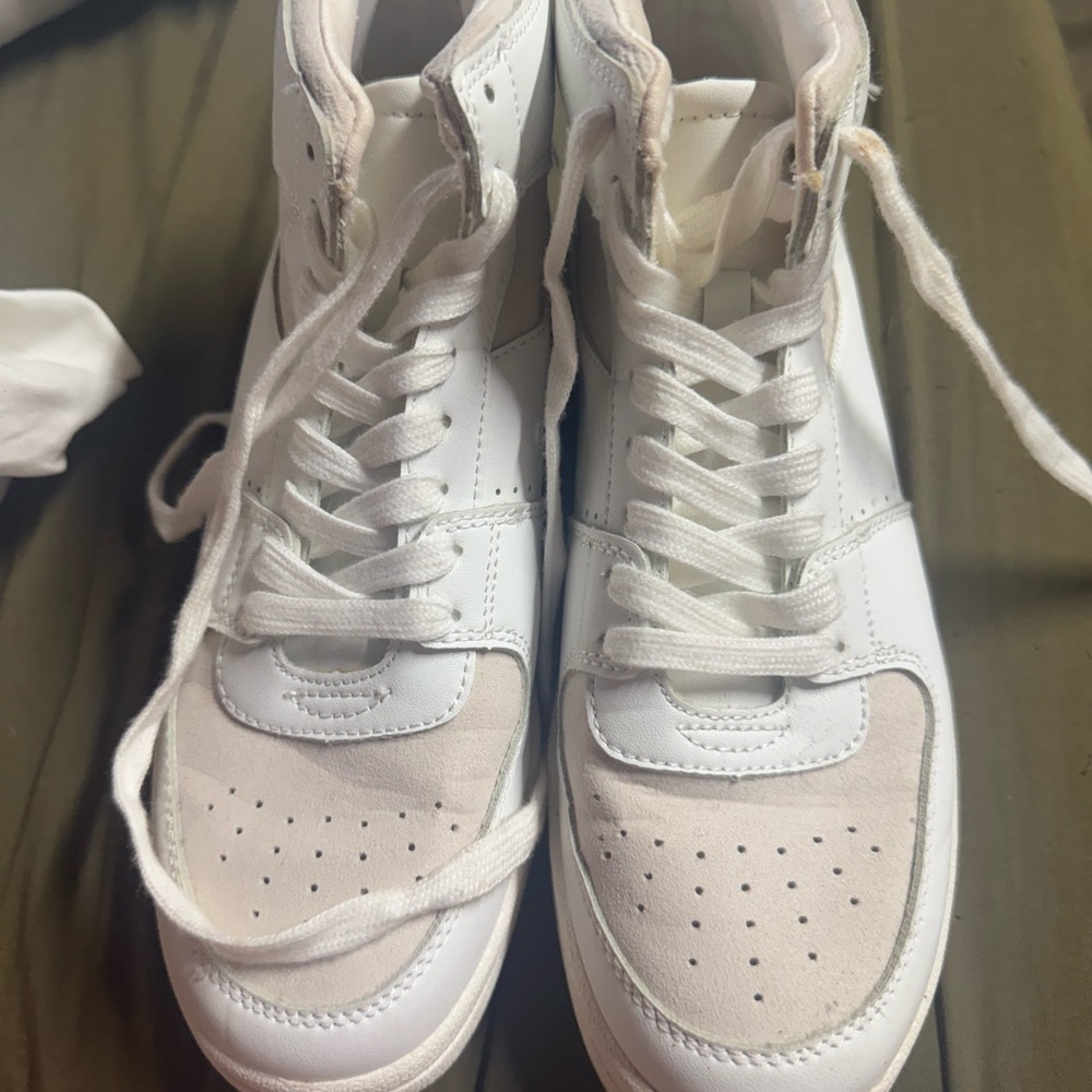 Universal Thread Women's White High-Top Sneakers - Picture 2 of 6